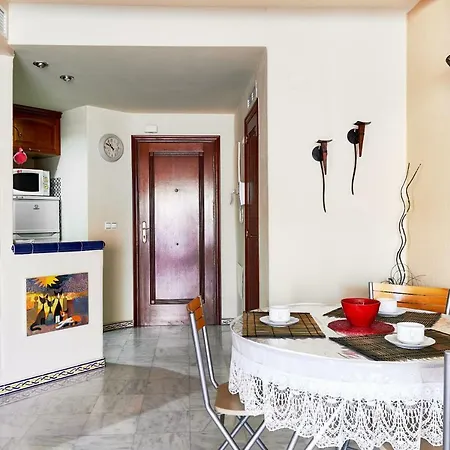 Luminoso Apartamento Muy Cerca De La Playa, Netflix, Wifi, Aacc, Parking Torrevieja